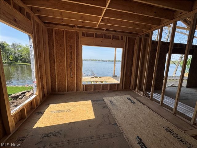1296 NE River Road, Lake Milton, OH 44429
