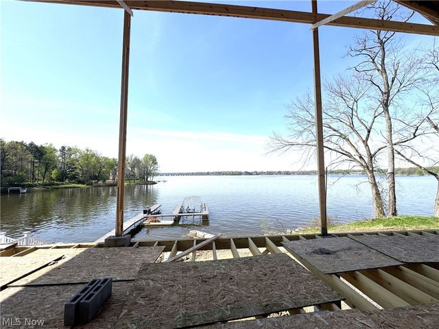 1296 NE River Road, Lake Milton, OH 44429