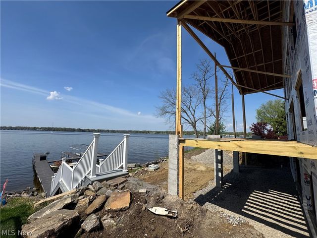 1296 NE River Road, Lake Milton, OH 44429