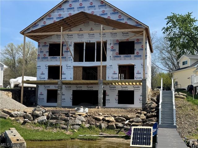 1296 NE River Road, Lake Milton, OH 44429