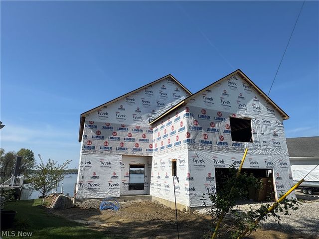 1296 NE River Road, Lake Milton, OH 44429