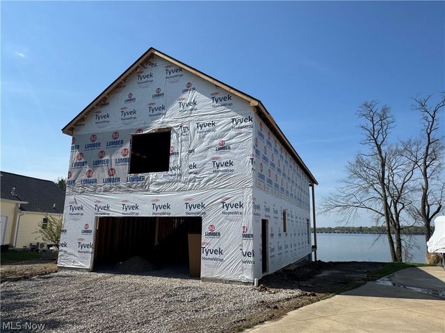 1296 NE River Road, Lake Milton, OH 44429