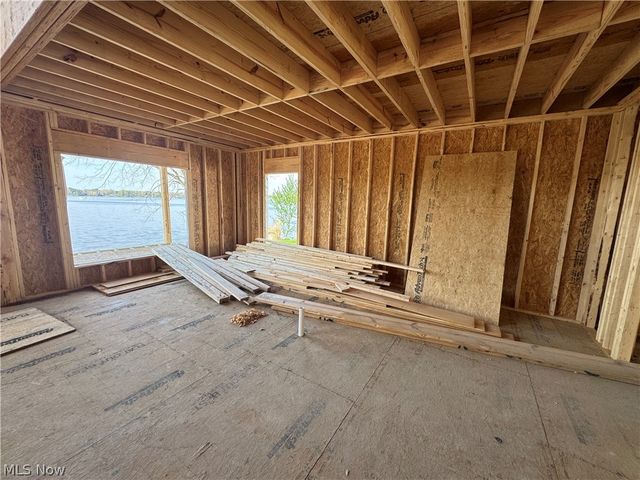 1296 NE River Road, Lake Milton, OH 44429