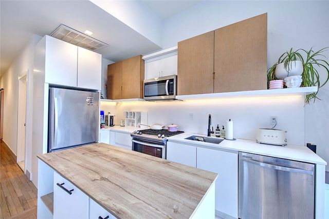 32 Custom House Street 201, Providence, RI 02903