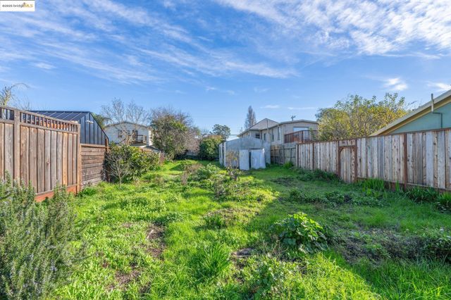 3032 Mabel St, Berkeley, CA 94702