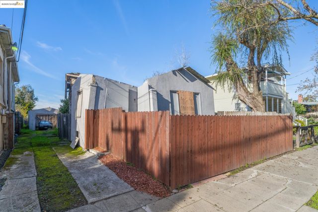 3032 Mabel St, Berkeley, CA 94702