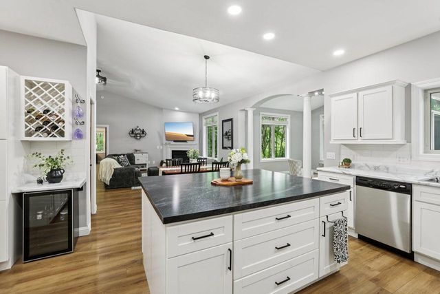 E10085 W Buck Bay, Reedsburg, WI 53959