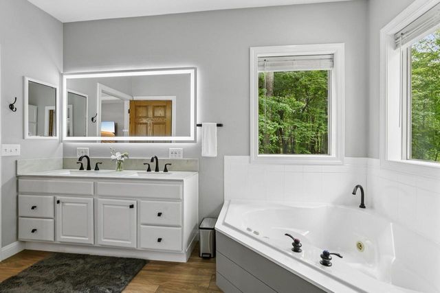 E10085 W Buck Bay, Reedsburg, WI 53959