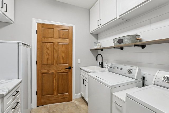 E10085 W Buck Bay, Reedsburg, WI 53959