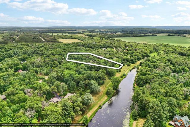 E10085 W Buck Bay, Reedsburg, WI 53959