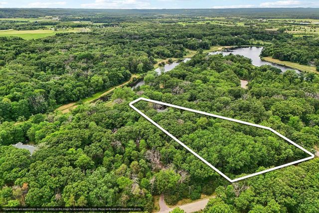 E10085 W Buck Bay, Reedsburg, WI 53959
