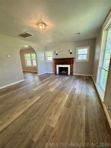 1211 S 9th Street, Mcalester, OK 74501