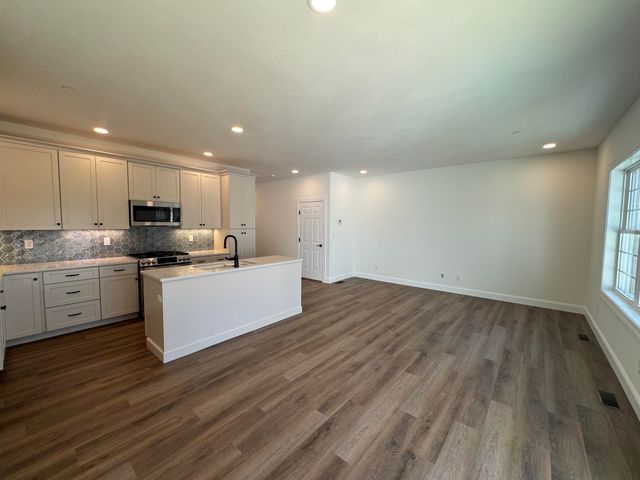 7A Dearborn Circle, Goffstown, NH 03045