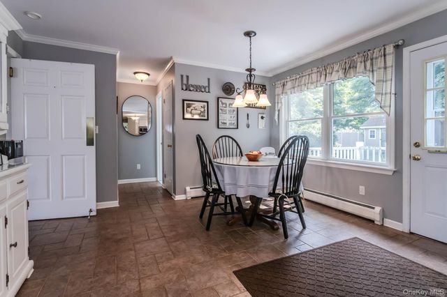 38 Kenilworth Lane, Warwick, NY 10990