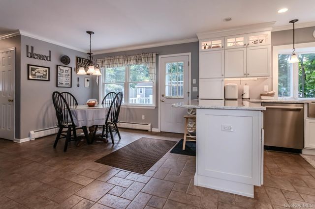 38 Kenilworth Lane, Warwick, NY 10990
