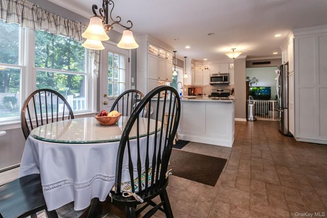 38 Kenilworth Lane, Warwick, NY 10990