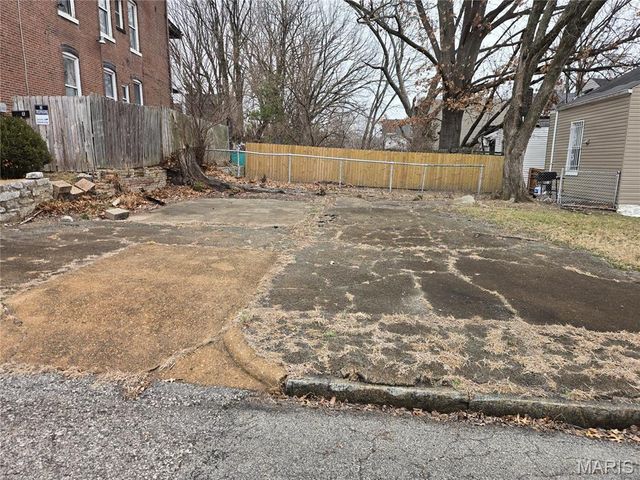 3510 N 21st Street, St Louis, MO 63107