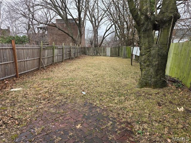 3510 N 21st Street, St Louis, MO 63107