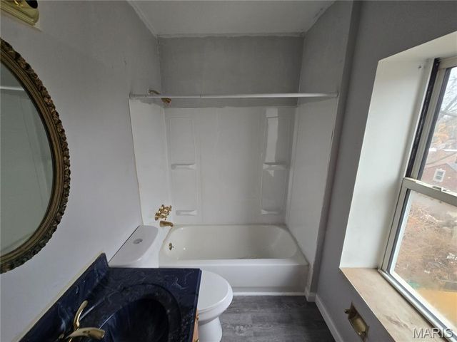 3510 N 21st Street, St Louis, MO 63107