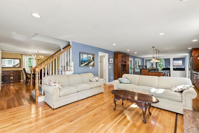 41 Amble Rd, Chelmsford, MA 01824