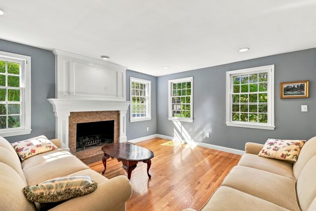 41 Amble Rd, Chelmsford, MA 01824