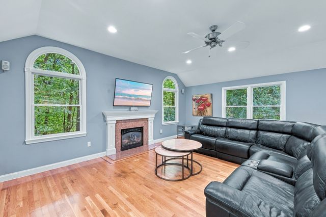 41 Amble Rd, Chelmsford, MA 01824