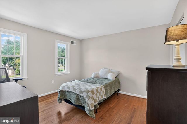 5811 OTTAWA RD, Centreville, VA 20120