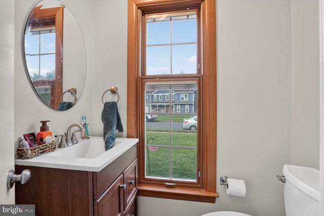 5811 OTTAWA RD, Centreville, VA 20120