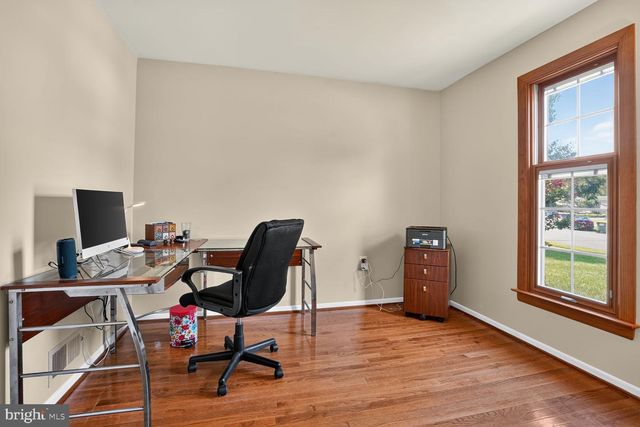 5811 OTTAWA RD, Centreville, VA 20120