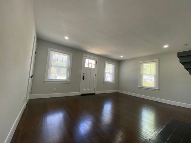 19 Healy Rd, Worcester, MA 01603