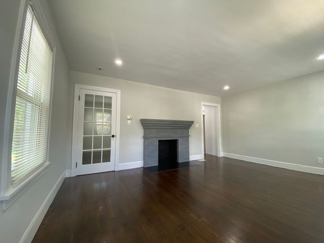 19 Healy Rd, Worcester, MA 01603