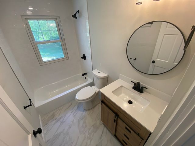 19 Healy Rd, Worcester, MA 01603