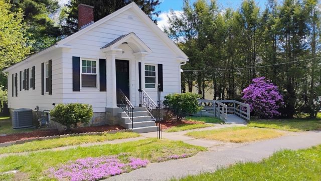 19 Healy Rd, Worcester, MA 01603