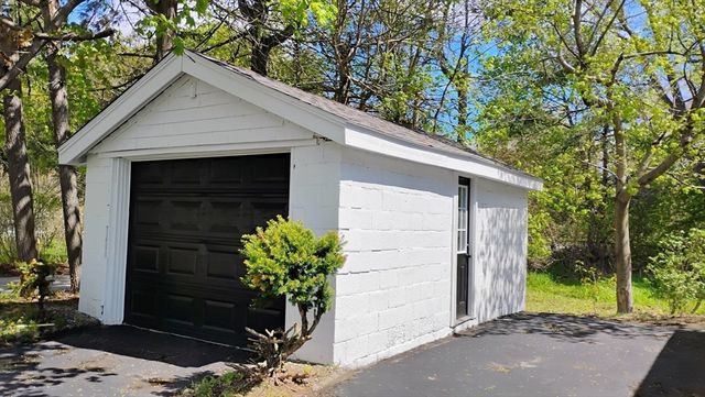 19 Healy Rd, Worcester, MA 01603