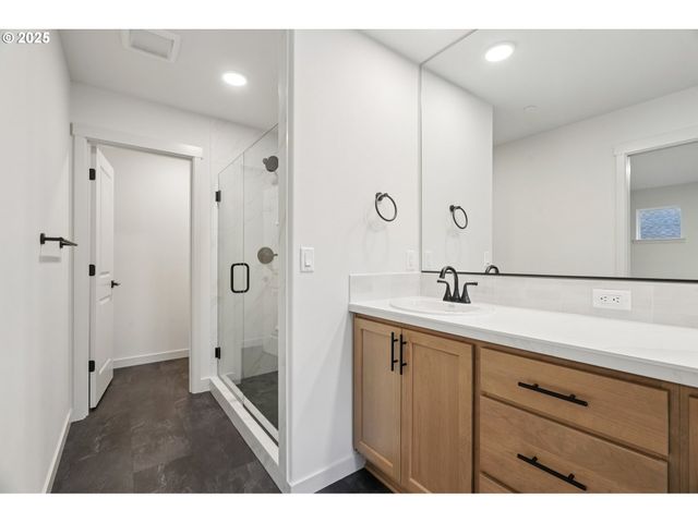 142 W 20TH Way, La Center, WA 98629