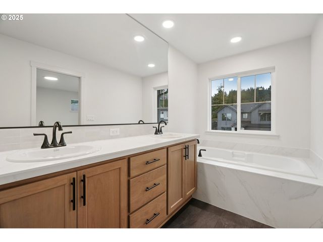 142 W 20TH Way, La Center, WA 98629