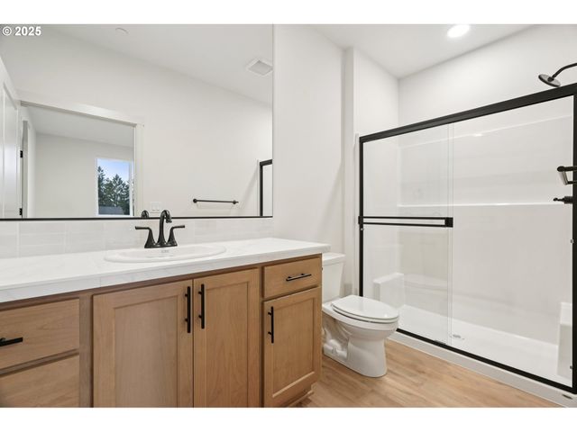 142 W 20TH Way, La Center, WA 98629