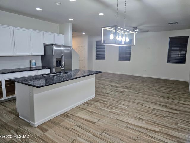 707 W Calle Capotasto, Sahuarita, AZ 85629