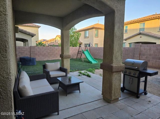 707 W Calle Capotasto, Sahuarita, AZ 85629