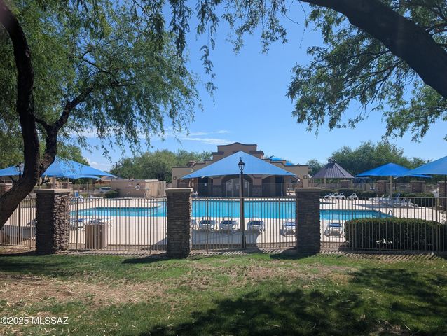 707 W Calle Capotasto, Sahuarita, AZ 85629