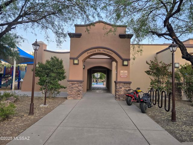 707 W Calle Capotasto, Sahuarita, AZ 85629