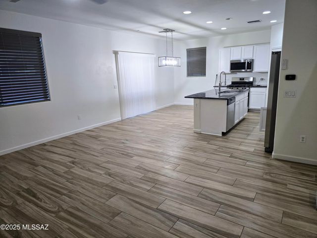 707 W Calle Capotasto, Sahuarita, AZ 85629