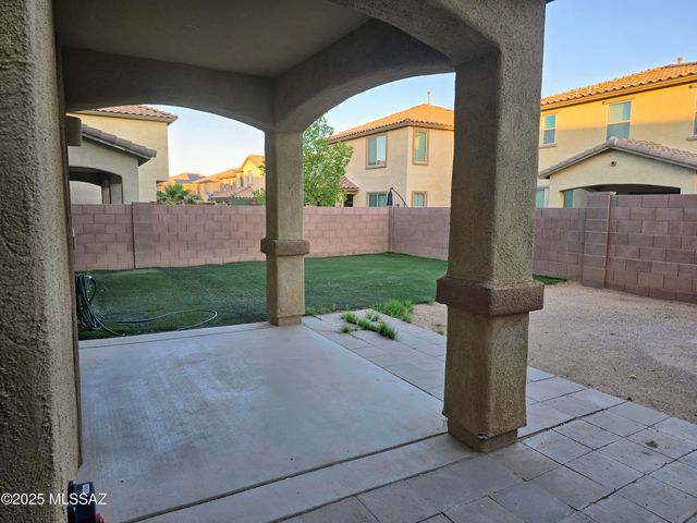 707 W Calle Capotasto, Sahuarita, AZ 85629