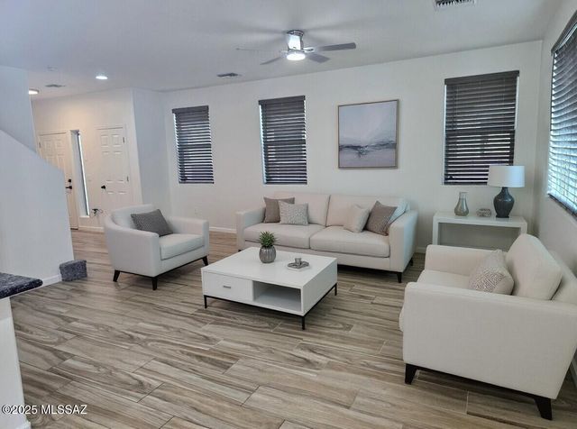 707 W Calle Capotasto, Sahuarita, AZ 85629