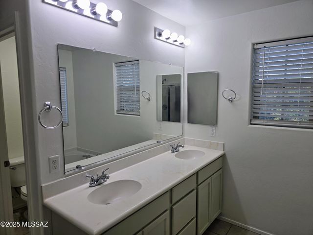 707 W Calle Capotasto, Sahuarita, AZ 85629