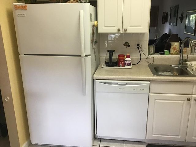 7320 Lake Circle Dr 407, Margate, FL 33063