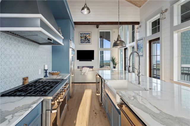 180 Sunrise Ave, Port Aransas, TX 78373