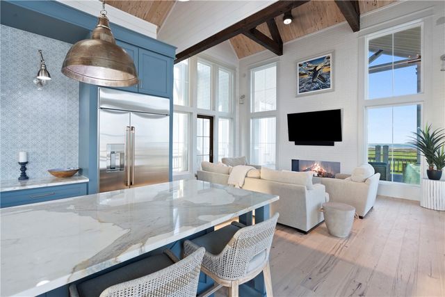 180 Sunrise Ave, Port Aransas, TX 78373