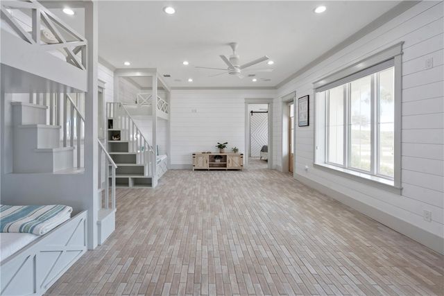 180 Sunrise Ave, Port Aransas, TX 78373