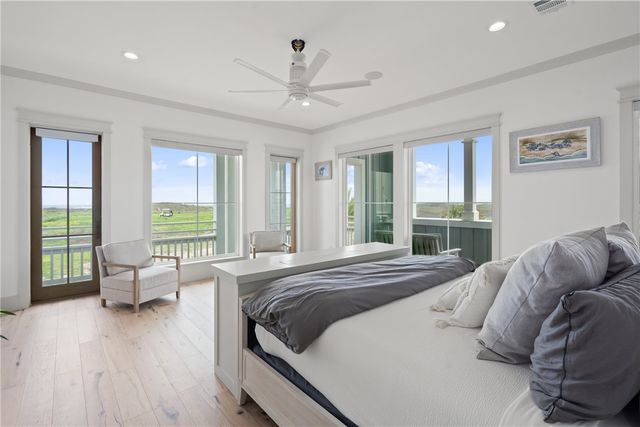 180 Sunrise Ave, Port Aransas, TX 78373